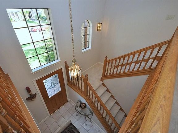 3rd image of 15031 Vistamont Dr