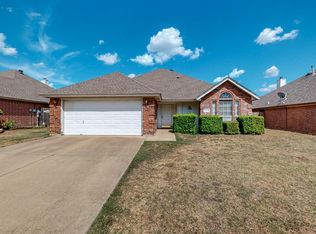 3324 Tommy Hays Dr, Haltom City, TX 76117