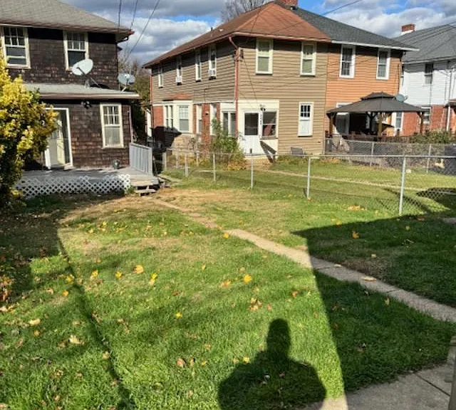 1136 Stirling St — Photo 11