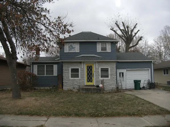 112 G St, Marshall, MN 56258