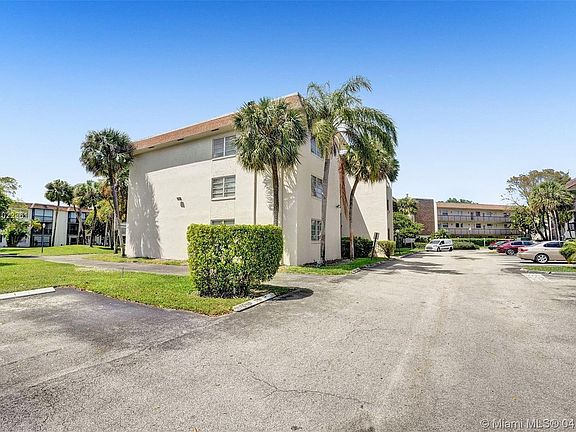 5th image of 7480 NW 17th St APT 301