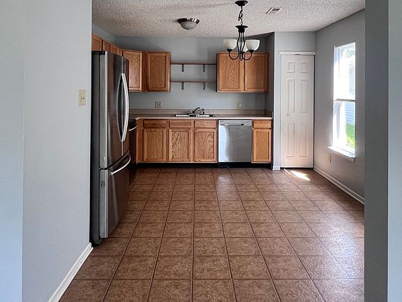 5th image of 2726 Chilton Dr