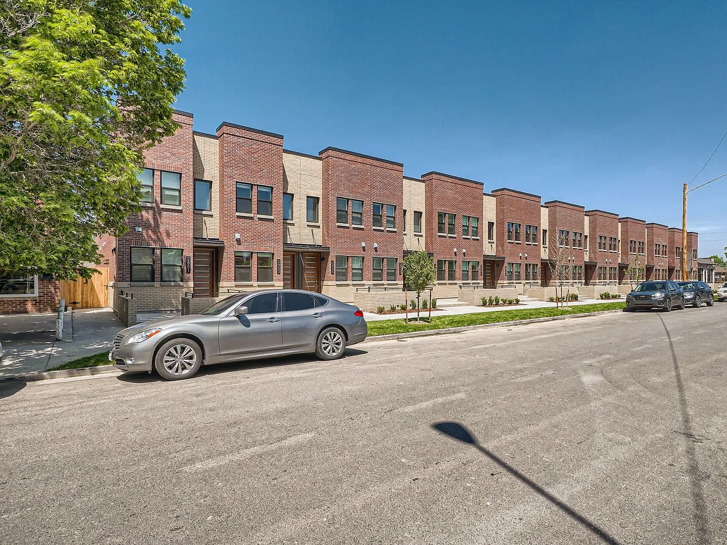 Modern 3-Bedroom Park Hill Townhome with Private Fenced Yard — Photo 3