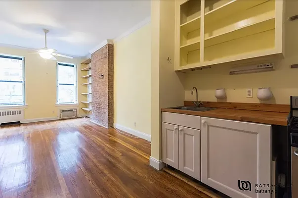 Rented by Batra Group Inc | media 7