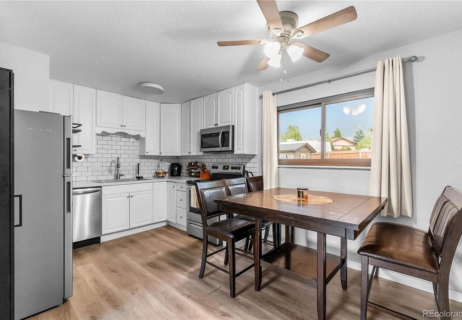 3 bed, 1.0 bath, 931 sqft, $1,900 — Photo 4