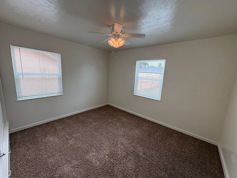 315 W Kaweah Ave — Photo 6