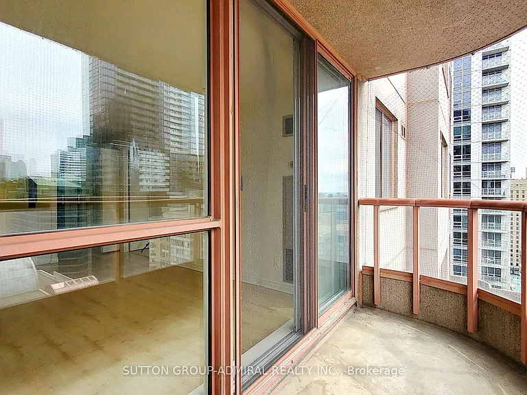 736 Bay St #2001 — Photo 8