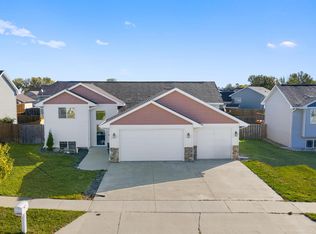 1504 28th St NW, Minot, ND 58703