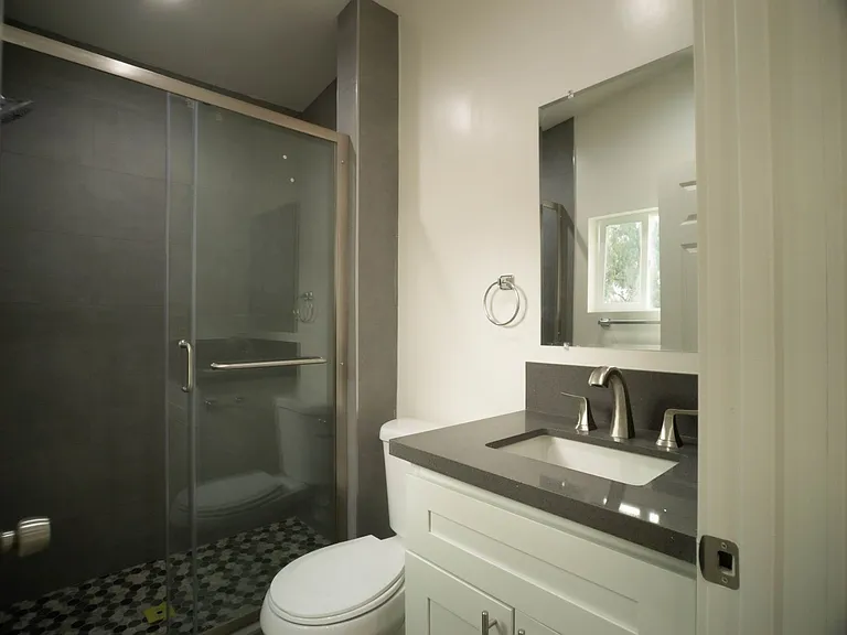 The Plaza House — Photo 4