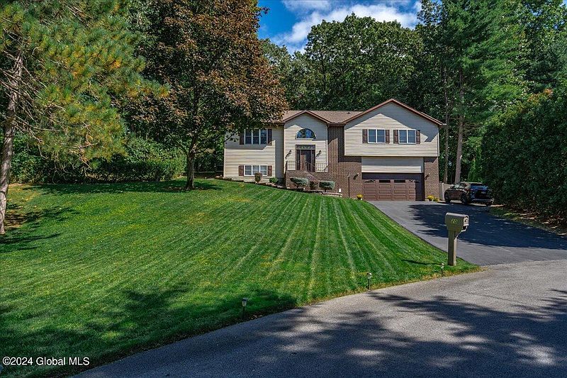 2nd image of 18-20 Pheasant Ridge Drive