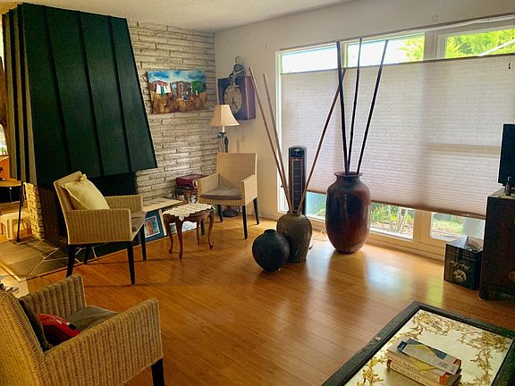 4th image of 725 E Solana Cir