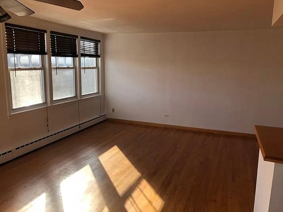 5th image of 2406 W Farragut Ave APT 3A