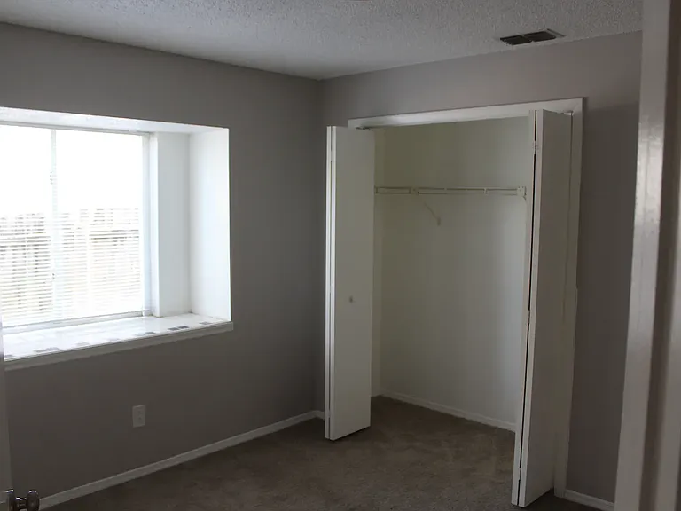 1009 Vannessa Dr — Photo 7