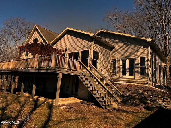 330 Dale Rd, Mount Union, PA 17066