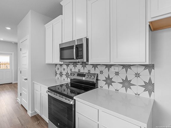 5th image of 749 Whitman Street