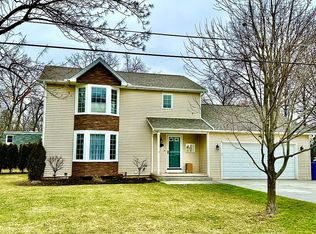 453 Chicora Rd, Lewiston, NY 14092