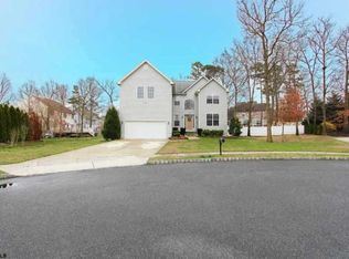 220 Peach Tree Ln, Egg Harbor Township, NJ 08234