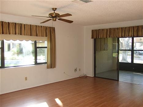 2nd image of 2530 Oakleaf Ln APT A