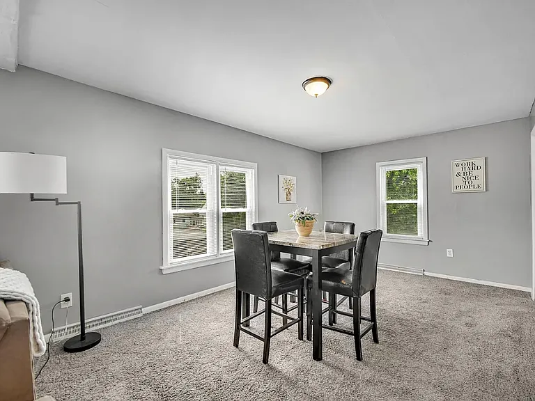 301 E North St #2 — Photo 4