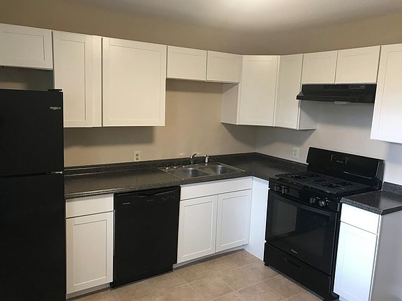 5th image of 241 Elaine Dr