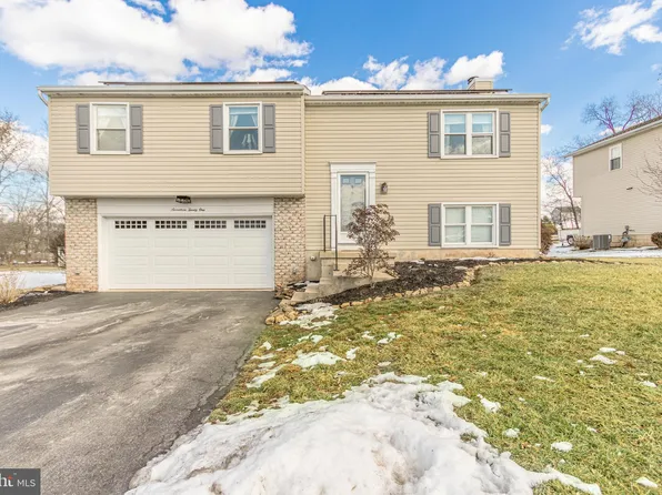 1721 Rainbow Cir, York, PA 17408
