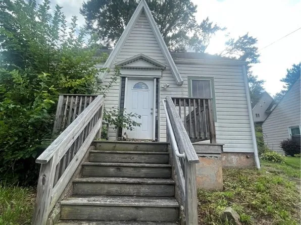 2015 Valley St, West Mifflin, PA 15122