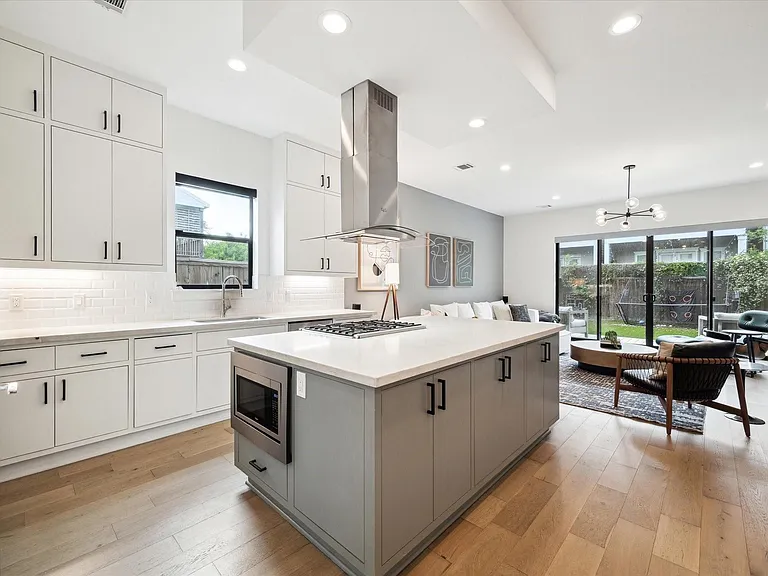 823 Aurora St — Photo 8