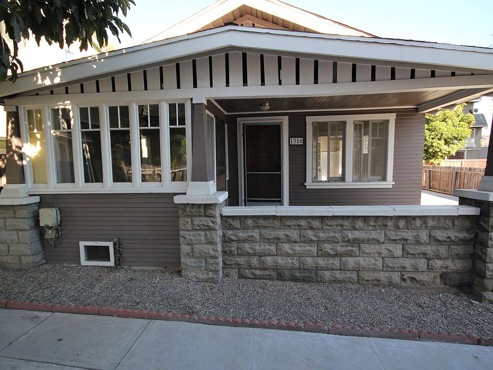 Beautiful 2 Bedroom Craftsman Home