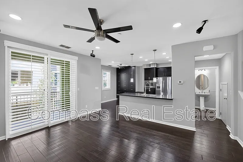 3 bed, 2.5 bath, 1462 sqft, $4,400 — Photo 1
