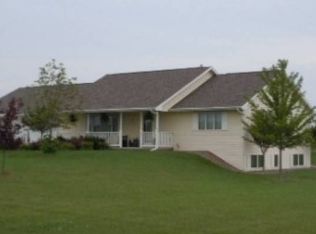 N8530 Peters Rd, MENASHA, WI 54952