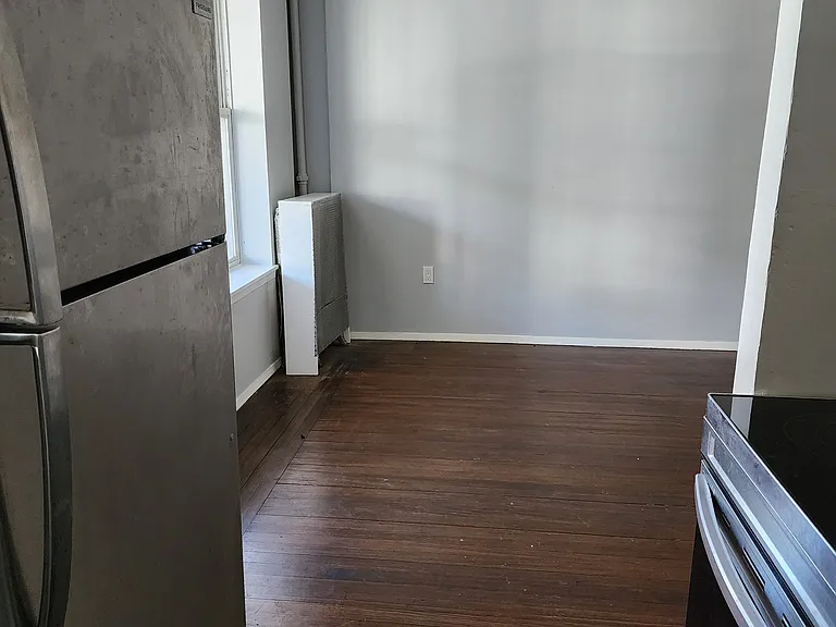 130 W 4th St #1C — Photo 5
