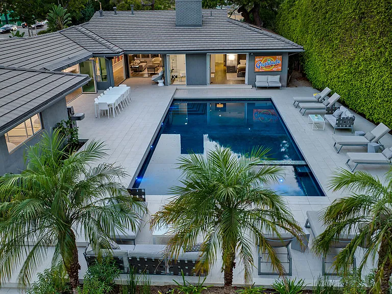 602 N Whittier Dr — Photo 4