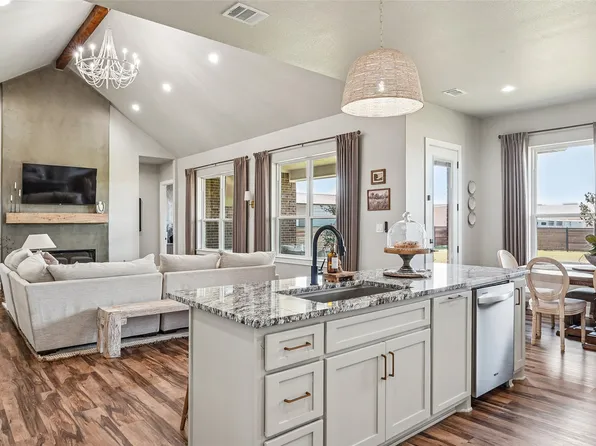 210 Lakecrest Dr, Muenster, TX 76252