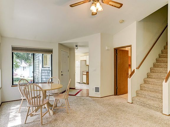 3rd image of 521 Malibu Dr SE