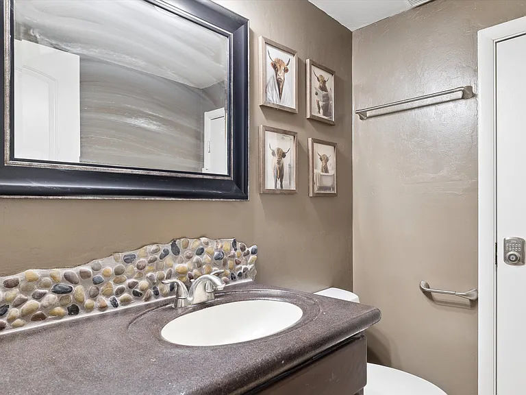 9033 W Patrick Ln — Photo 33