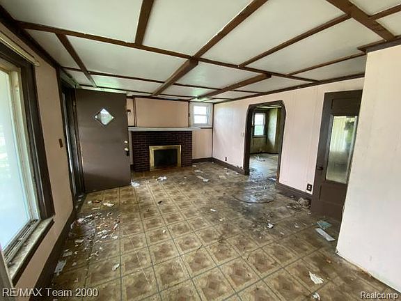 5th image of 58250 Main St