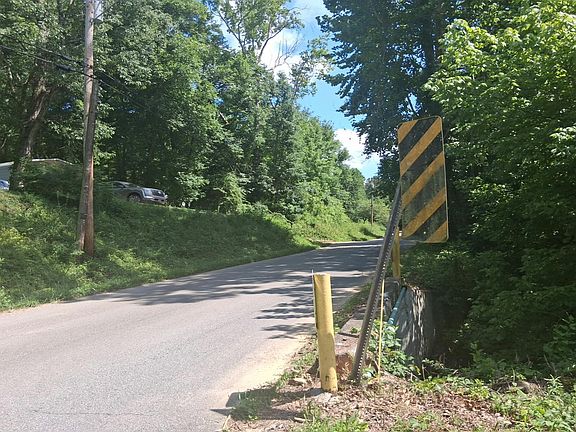 5th image of 60 Powell Dr
