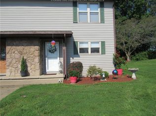 606 Fairway Gdns, Hurricane, WV 25526
