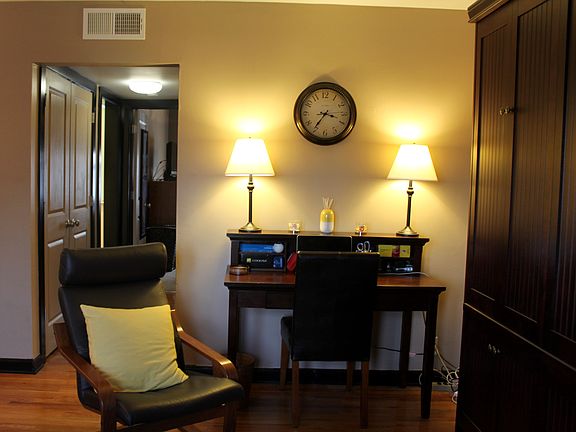 3rd image of 4540 Broadway Unit 5-B