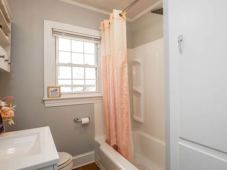 616 E Iredell Ave — Photo 6