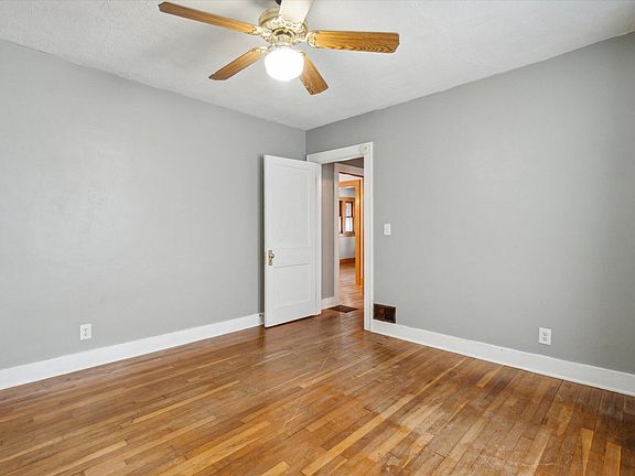 5th image of 832 Graceland St NE