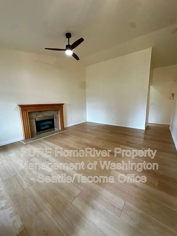 3 bed, 2.0 bath, 1206 sqft, $2,625 — Photo 3