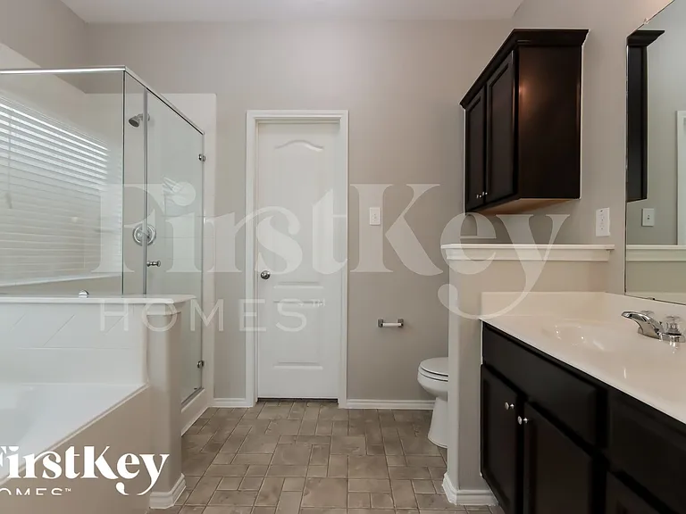 2526 Cold River Dr — Photo 10