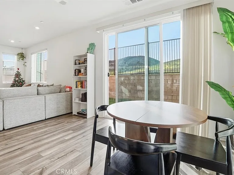 556 Enzo St — Photo 10