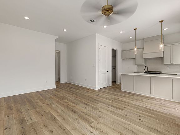 5th image of 805 Broyles St Unit 103