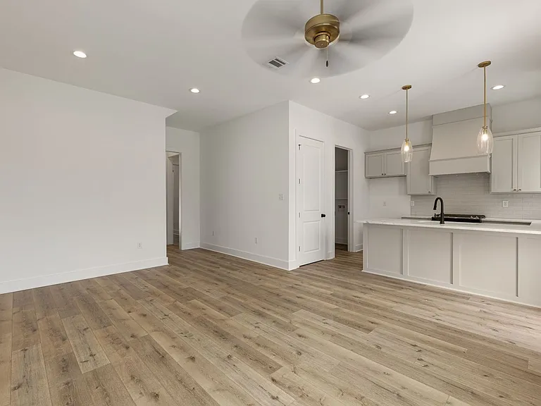 805 Broyles St #101 — Photo 14