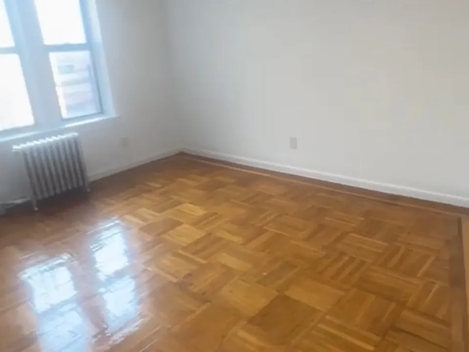 Valentine Ave
