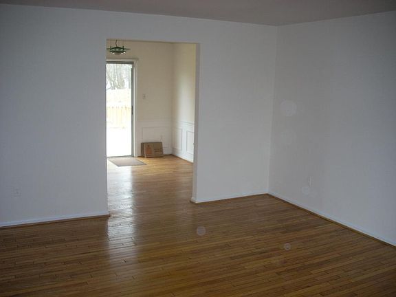 3rd image of 703 Palmer Dr
