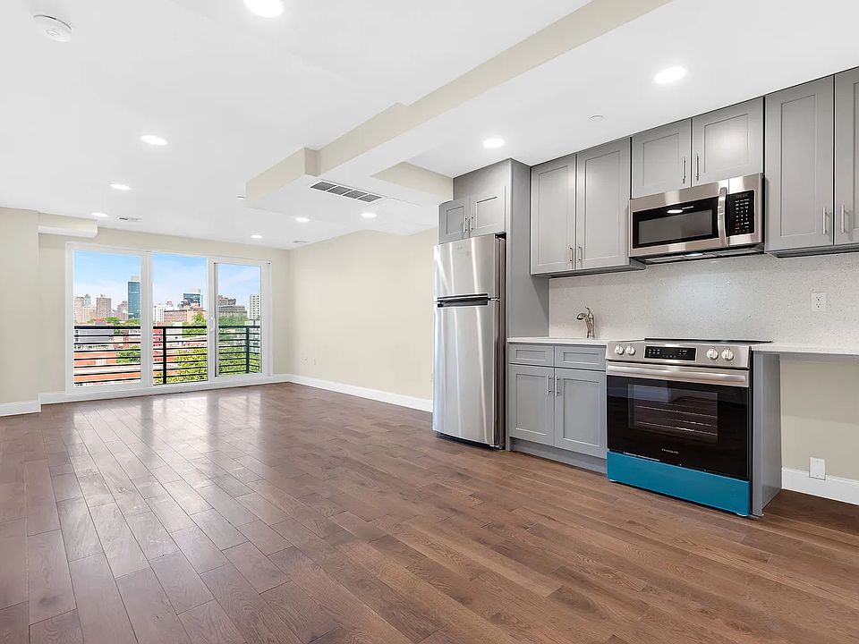 1st image of 29-10 21st St #204