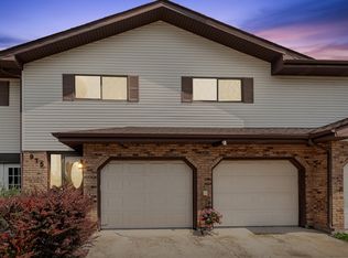 915 Meadow Ridge Ln, New Lenox, IL 60451